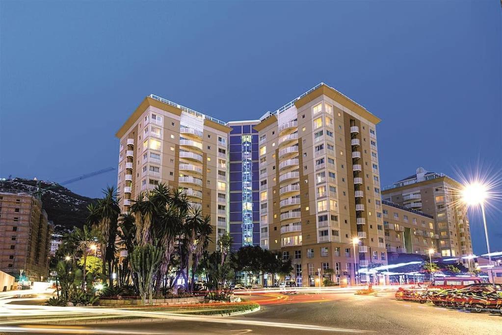 New With Ac Central Suites With Pool Access And Squash Courts! Sleeps Family Or 4 Guests Gibraltar Exterior foto
